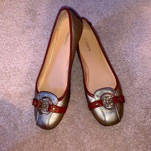 Liz Claiborne Gold Flats Size 7